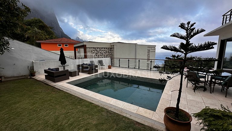 LB #RJ88 Exclusive House in Joá with Breathtaking View of Pe