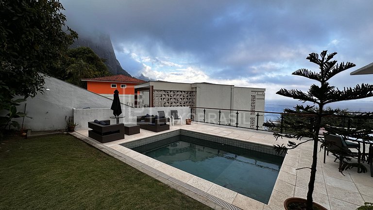 LB #RJ88 Exclusive House in Joá with Breathtaking View of Pe