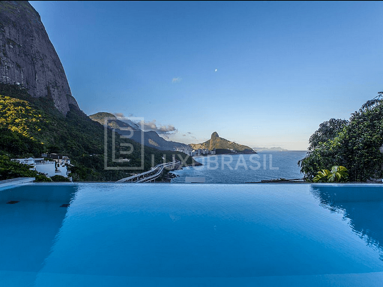 Mansão de luxo com vista deslumbrante no Joá