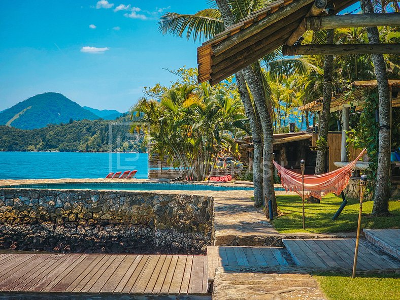 Mansão Paradisíaca na Ilha do Cavaco em Angra dos Reis